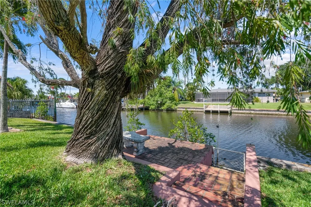 5277 Tamiami Court Cape Coral FL 33904