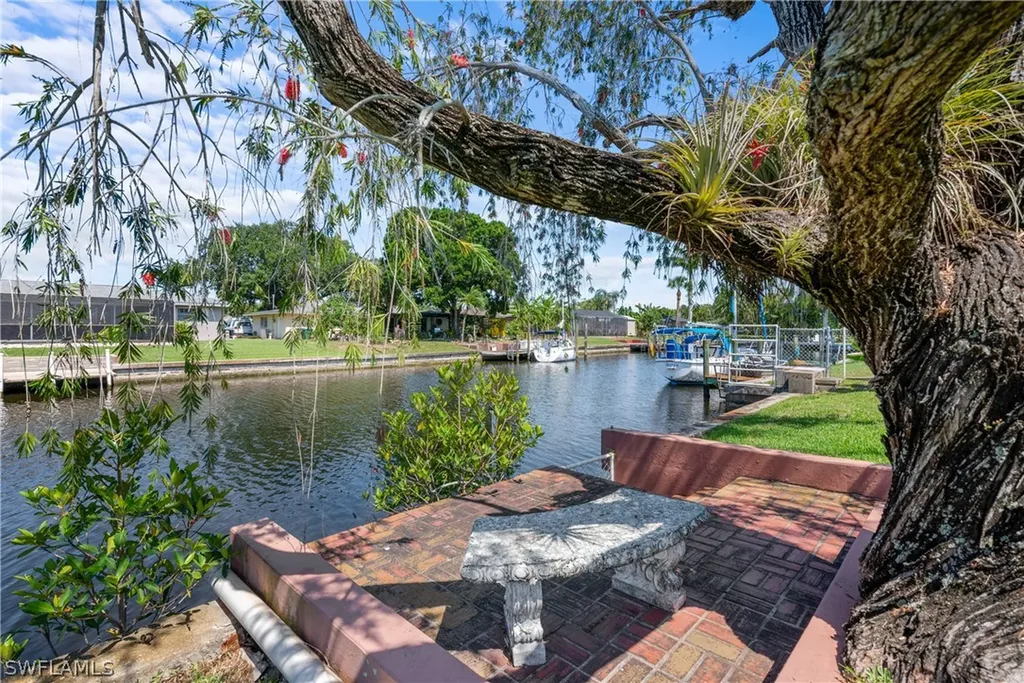 5277 Tamiami Court Cape Coral FL 33904
