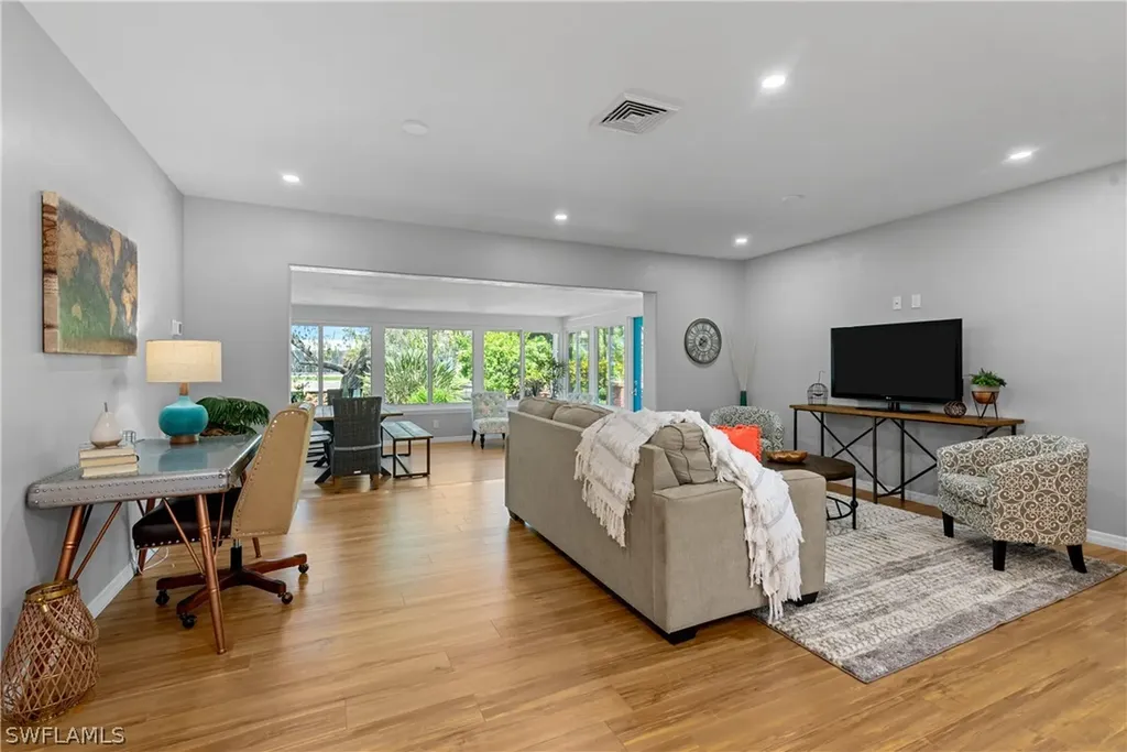 5277 Tamiami Court Cape Coral FL 33904