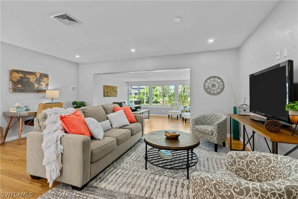 5277 Tamiami Court Cape Coral FL 33904