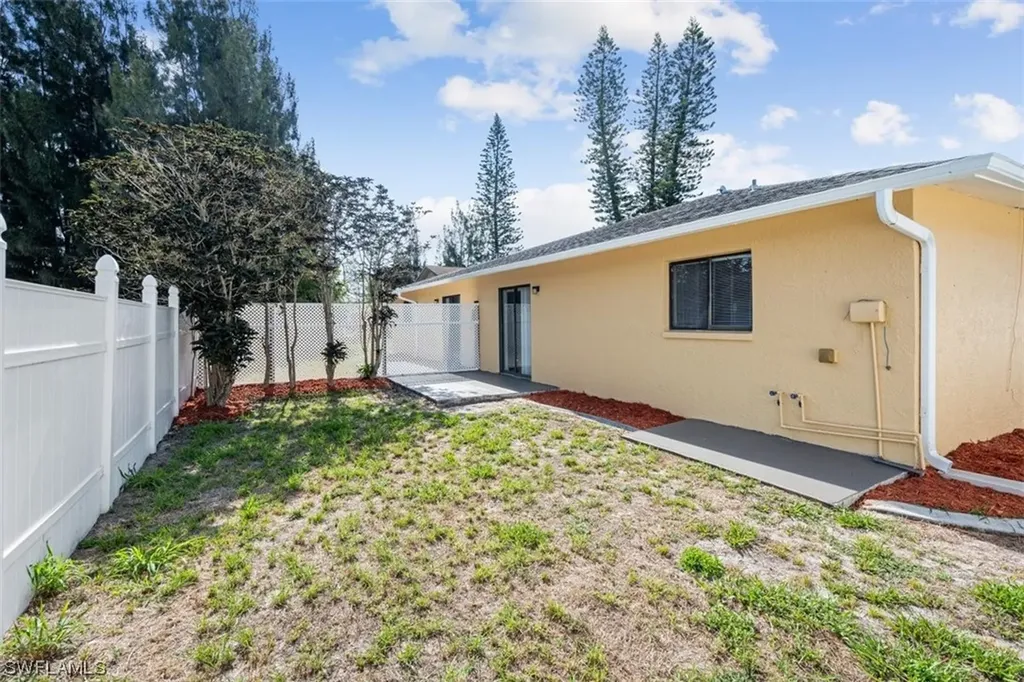 705/707 SE 5th Street Cape Coral FL 33990