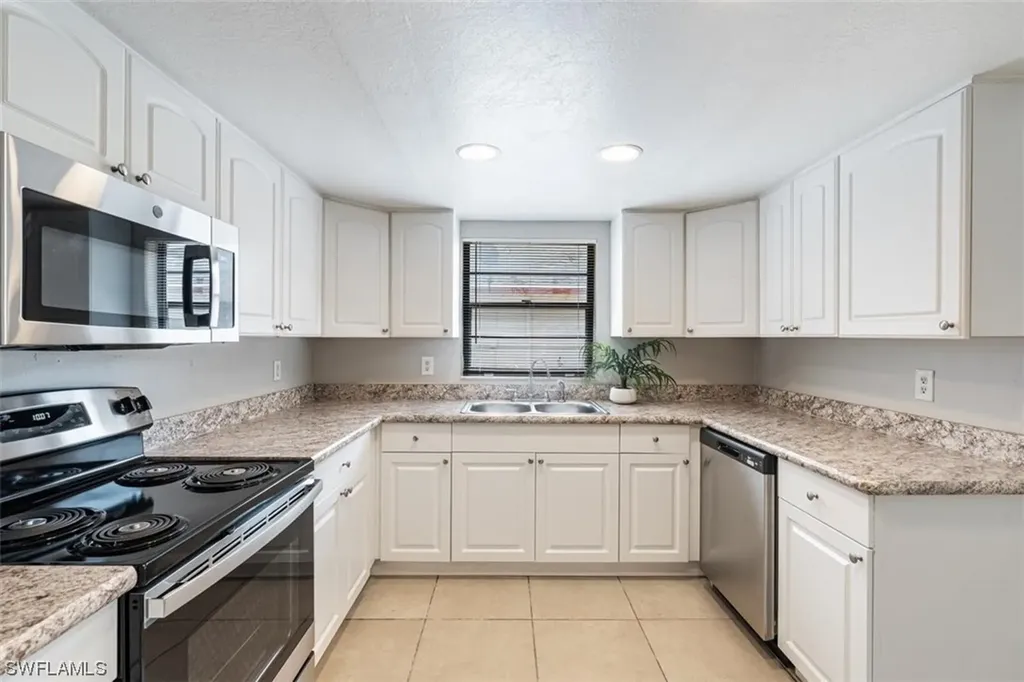 705/707 SE 5th Street Cape Coral FL 33990