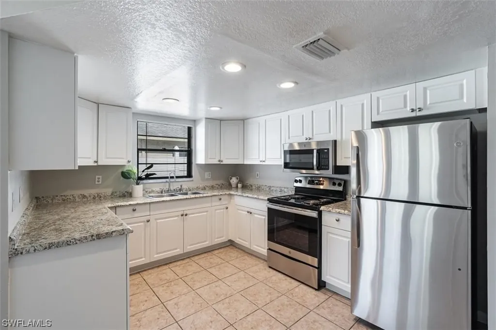 705/707 SE 5th Street Cape Coral FL 33990