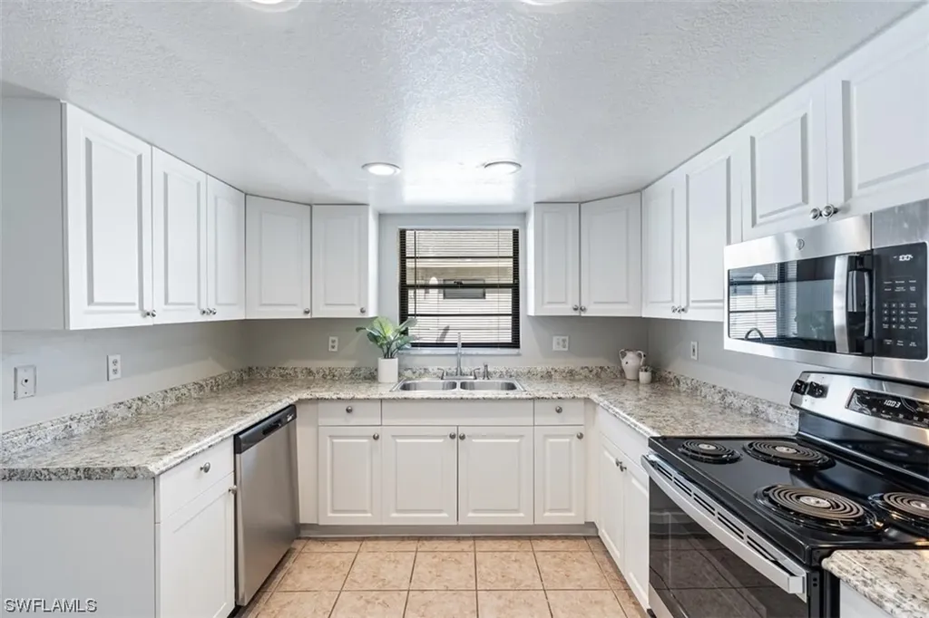 705/707 SE 5th Street Cape Coral FL 33990