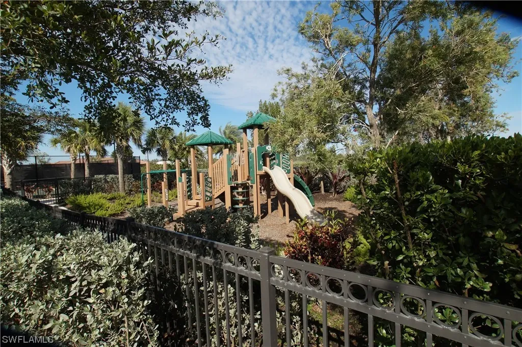 8514 Palacio Terrace N Naples FL 34114