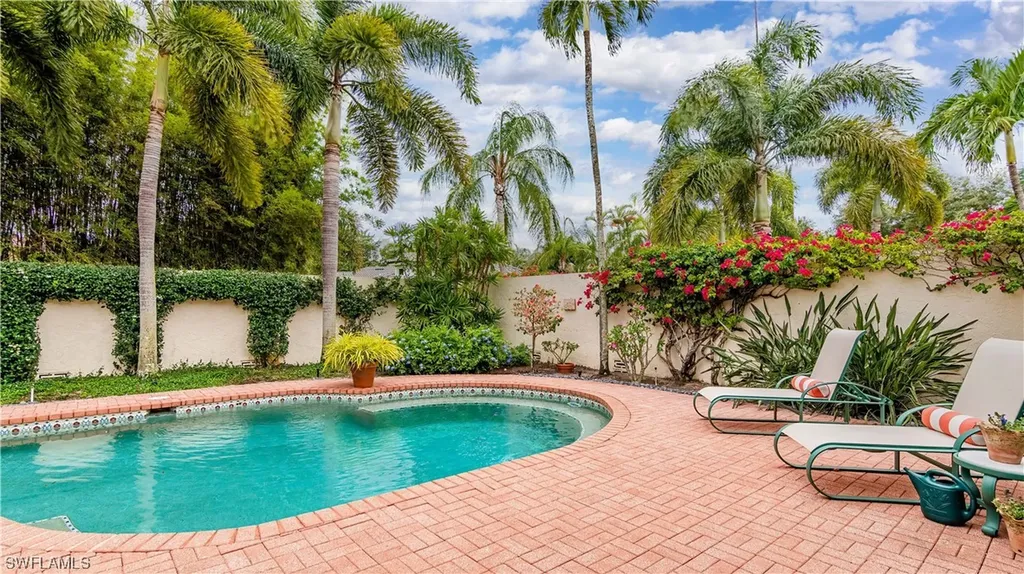 10 Las Brisas Way Naples FL 34108
