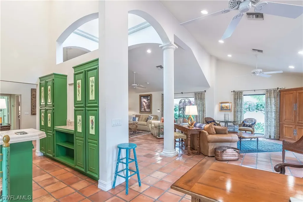 10 Las Brisas Way Naples FL 34108