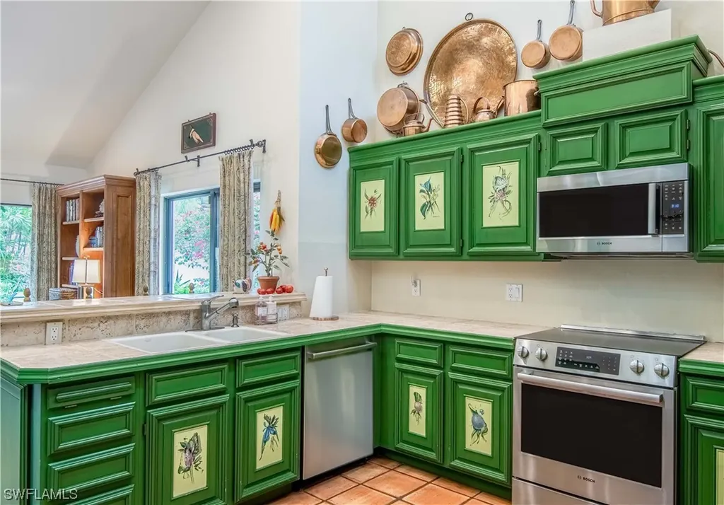 10 Las Brisas Way Naples FL 34108