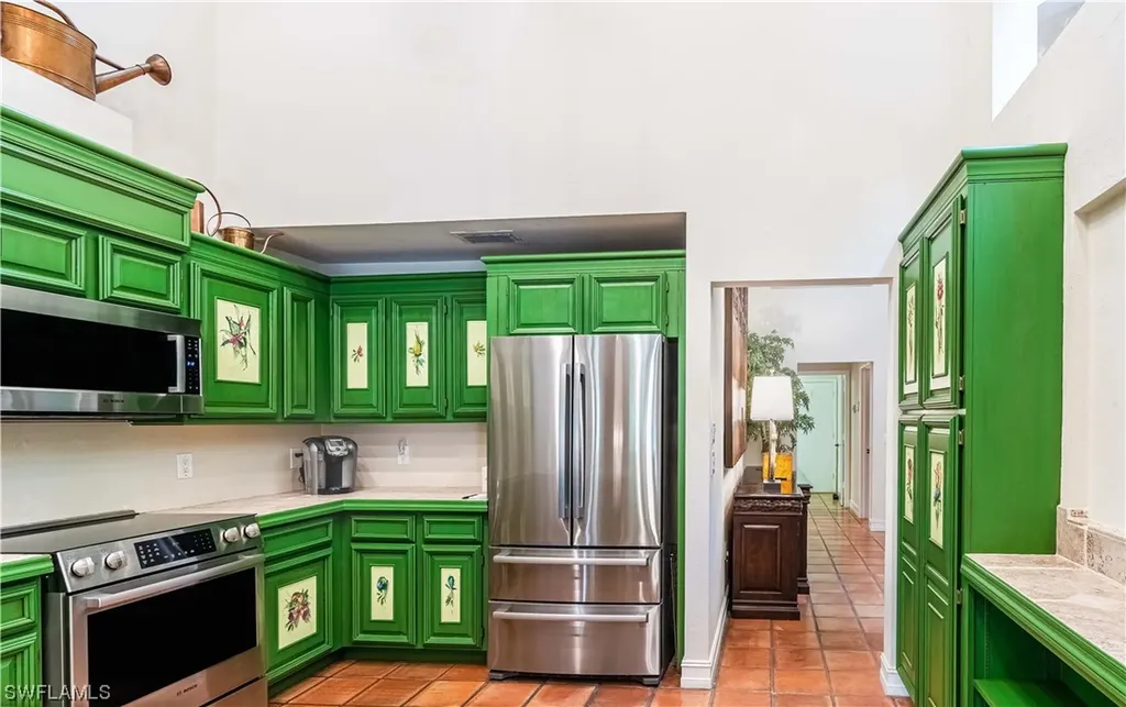 10 Las Brisas Way Naples FL 34108