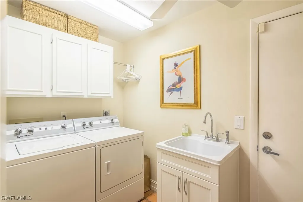 10 Las Brisas Way Naples FL 34108