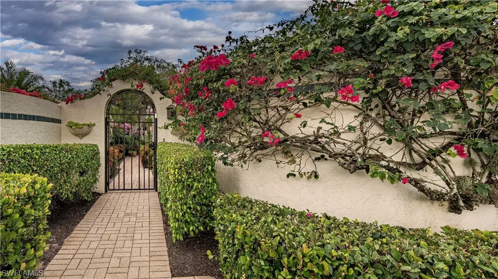 10 Las Brisas Way Naples FL 34108