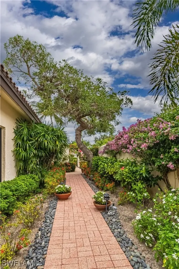 10 Las Brisas Way Naples FL 34108