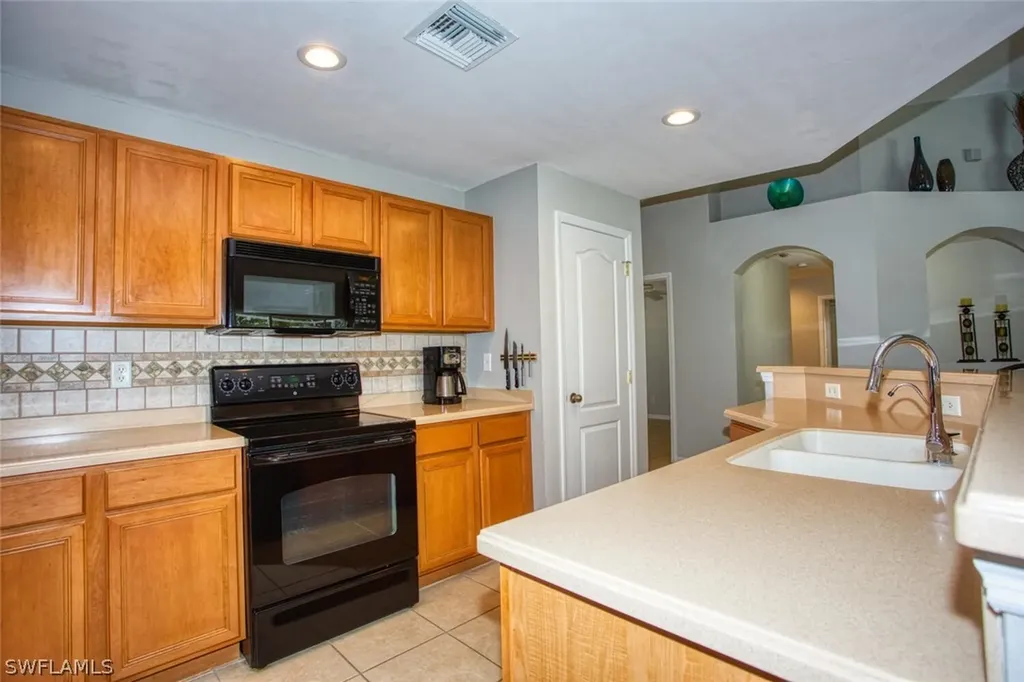 2725 NW 19th Avenue Cape Coral FL 33993