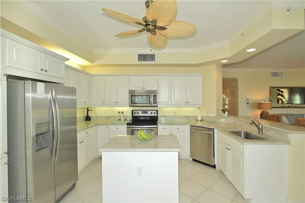 451 Bayfront Place Naples FL 34102