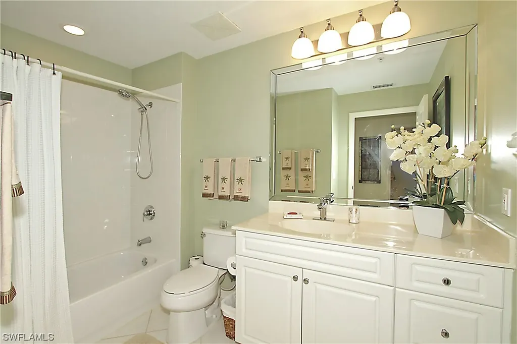 451 Bayfront Place Naples FL 34102