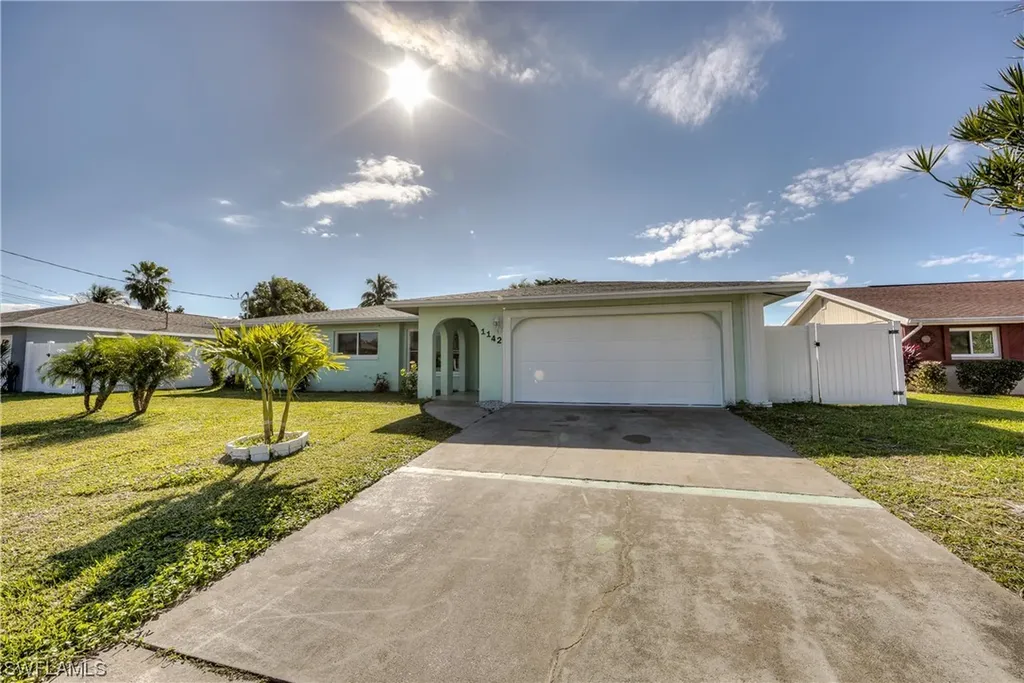 1142 SE 28th Terrace Cape Coral FL 33904