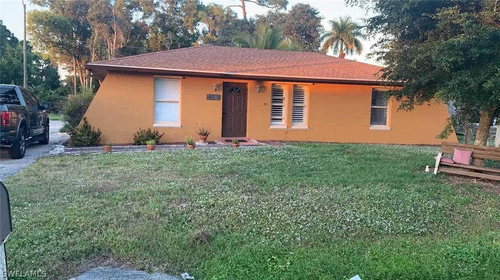 9083 Henry Road Fort Myers FL 33967