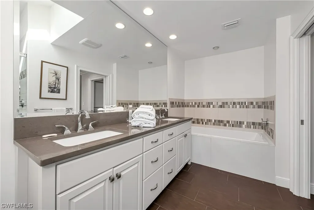 5908 Via Lugano Naples FL 34108