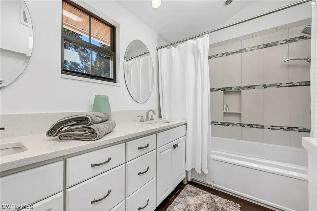 5908 Via Lugano Naples FL 34108