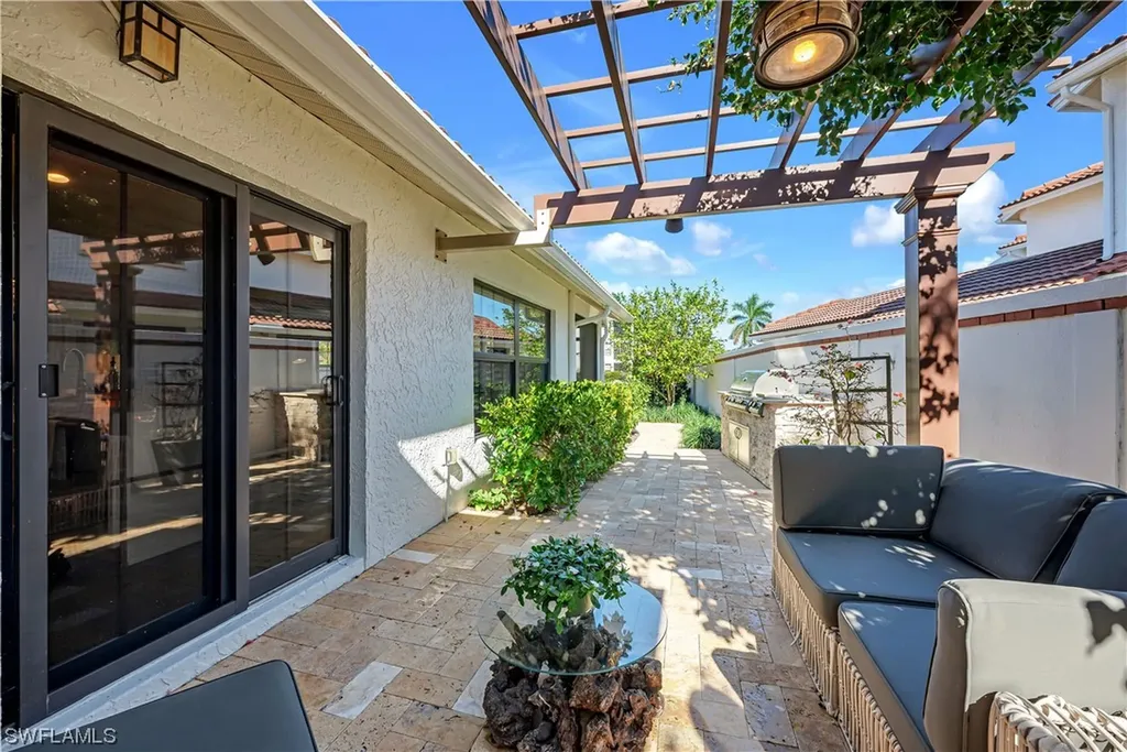 5908 Via Lugano Naples FL 34108