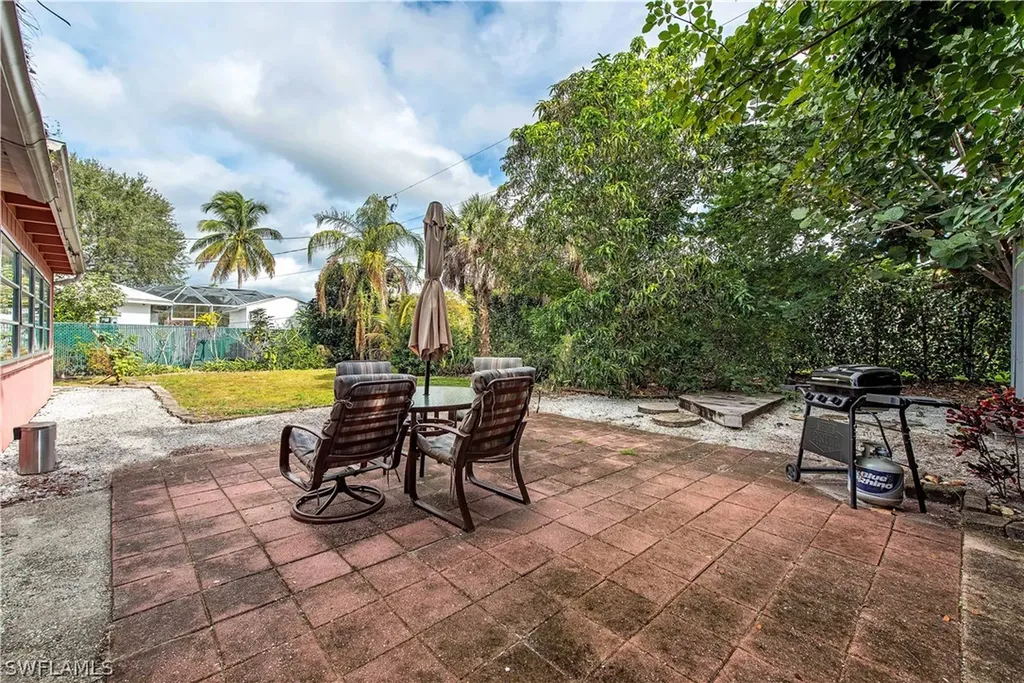 1360 11th Court N Naples FL 34102