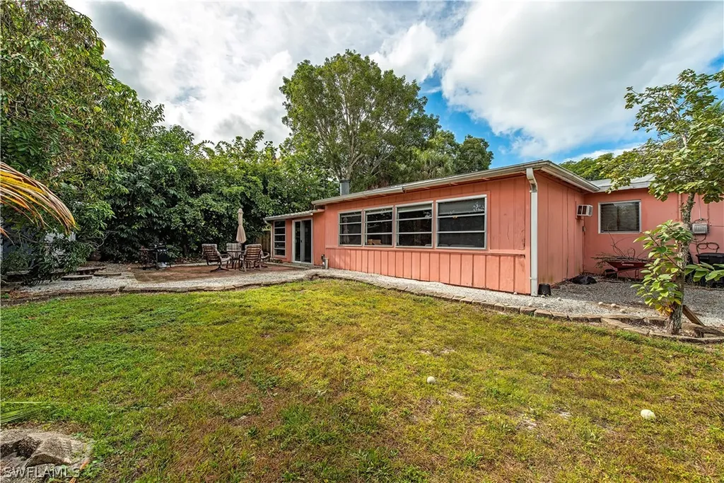 1360 11th Court N Naples FL 34102