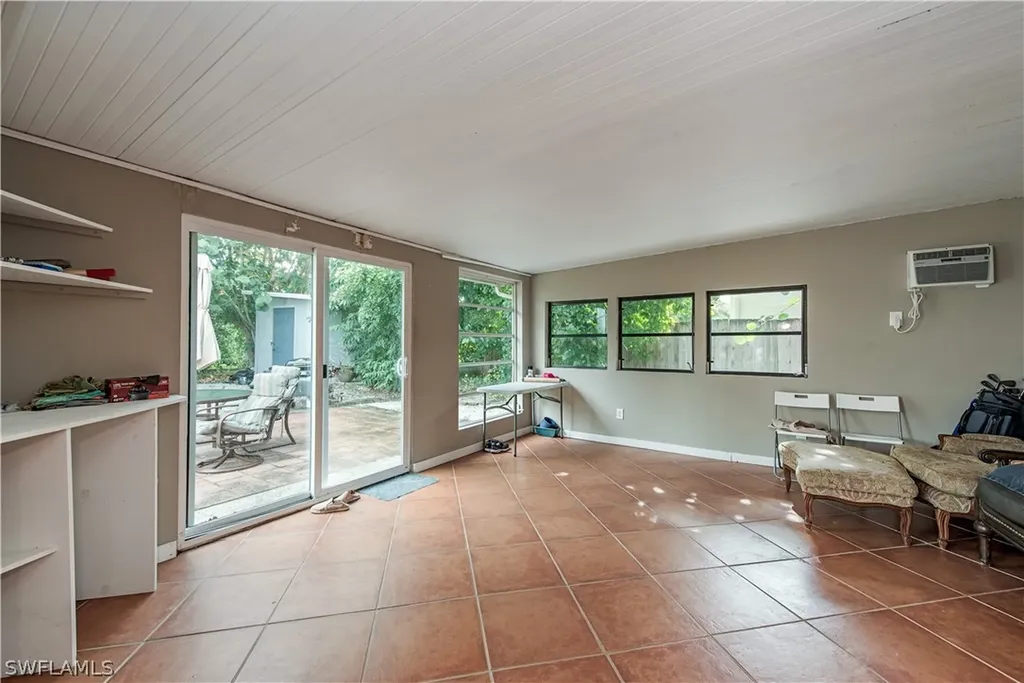 1360 11th Court N Naples FL 34102
