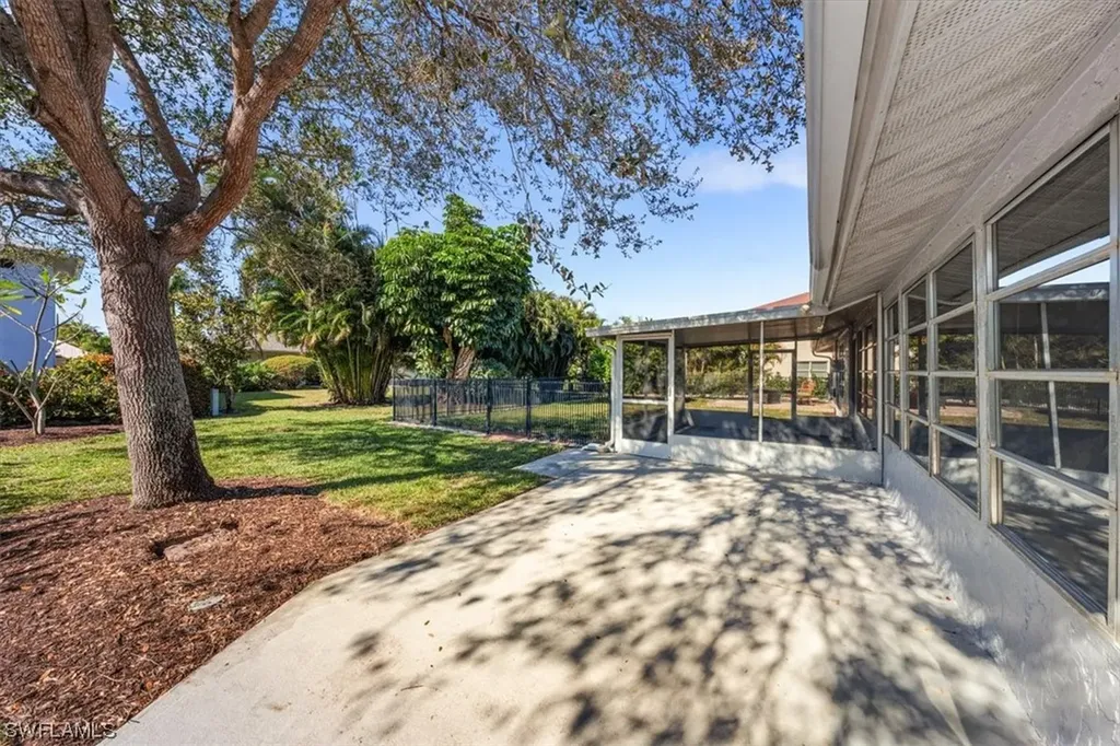 9655 Sussex Street Naples FL 34109