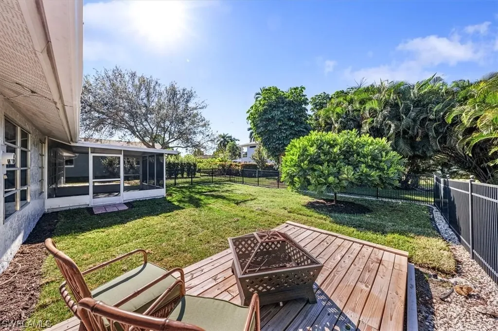 9655 Sussex Street Naples FL 34109