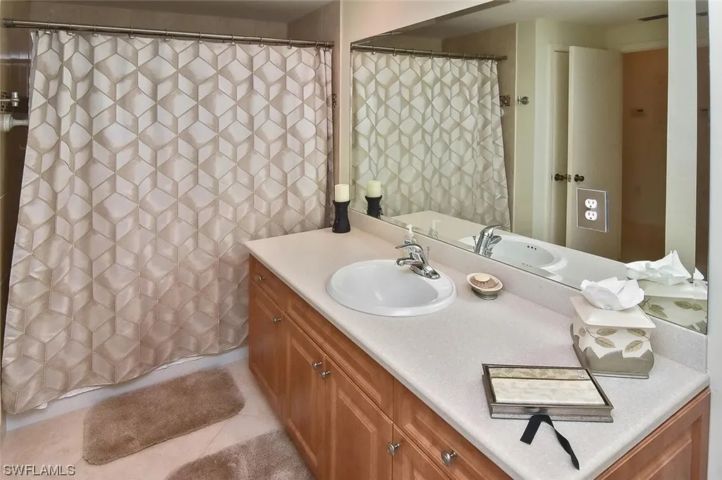 5811 Glencove Drive Naples FL 34108