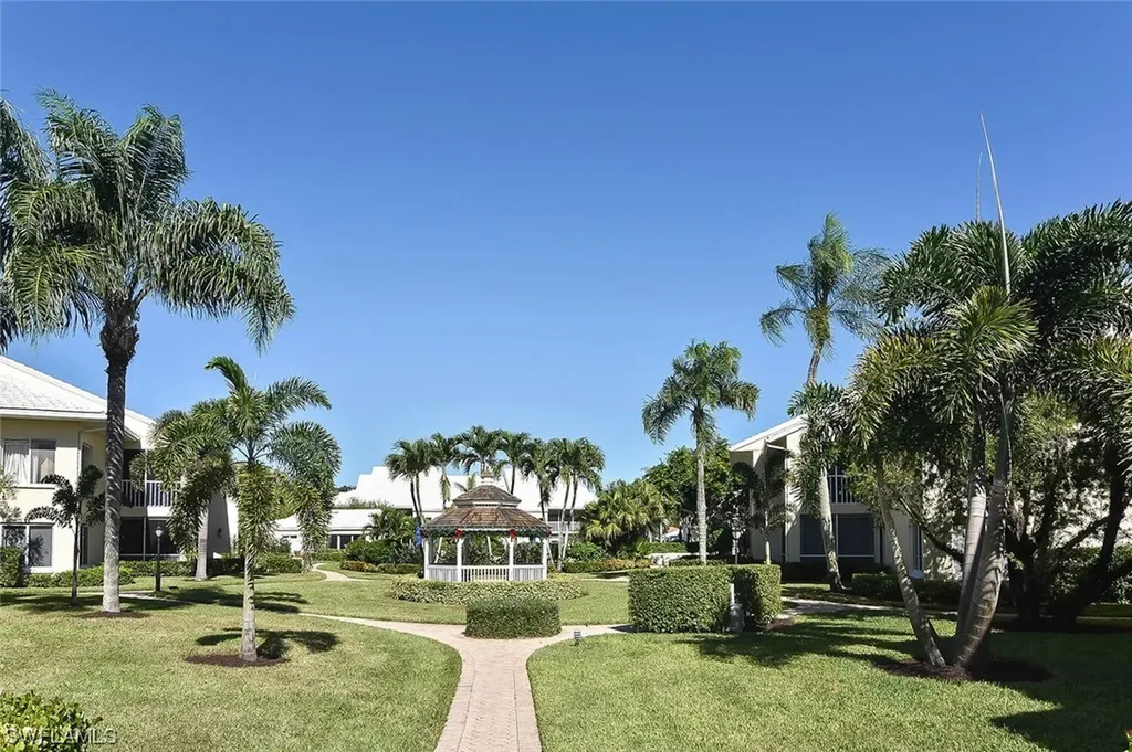 5811 Glencove Drive Naples FL 34108
