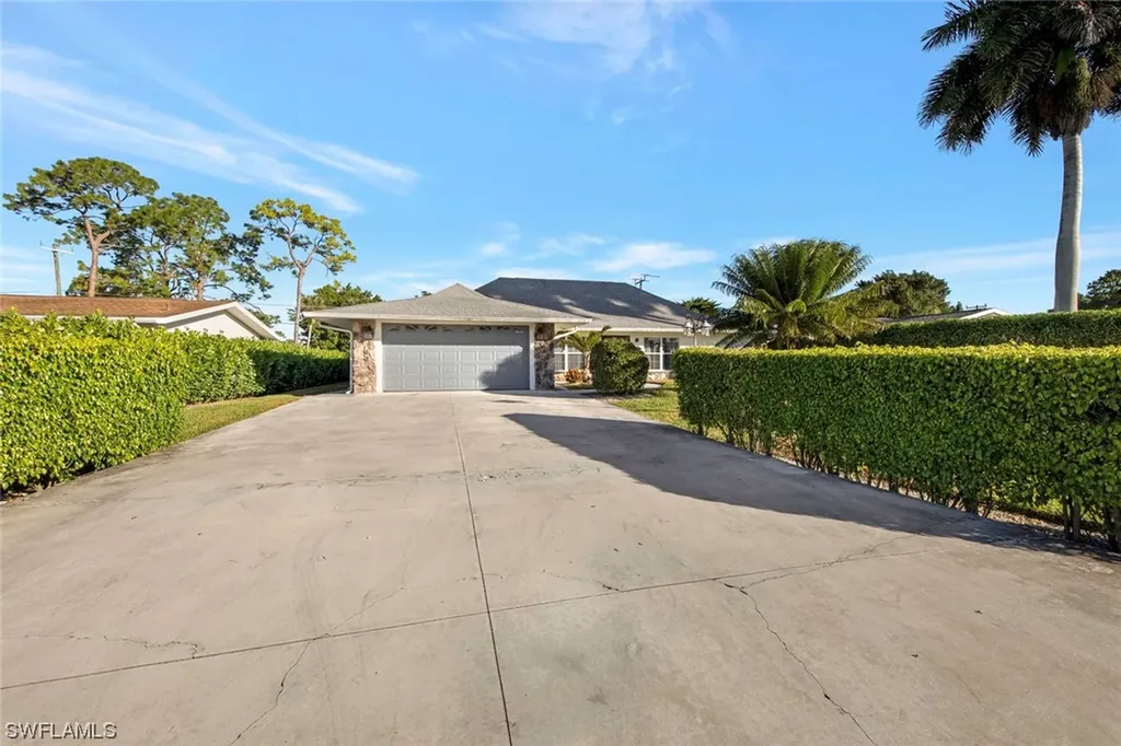 4201 29th Place SW Naples FL 34116