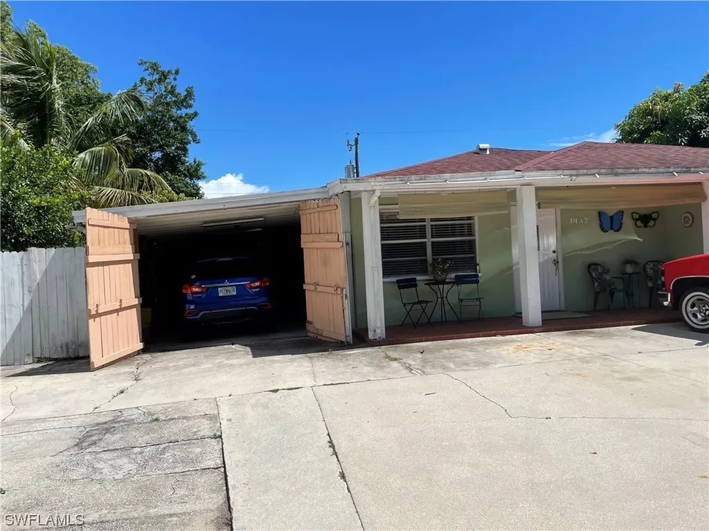 4500 Capri Drive Naples FL 34103