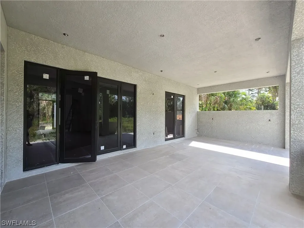 385 7th Street NW Naples FL 34120