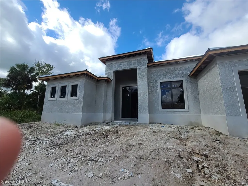 385 7th Street NW Naples FL 34120