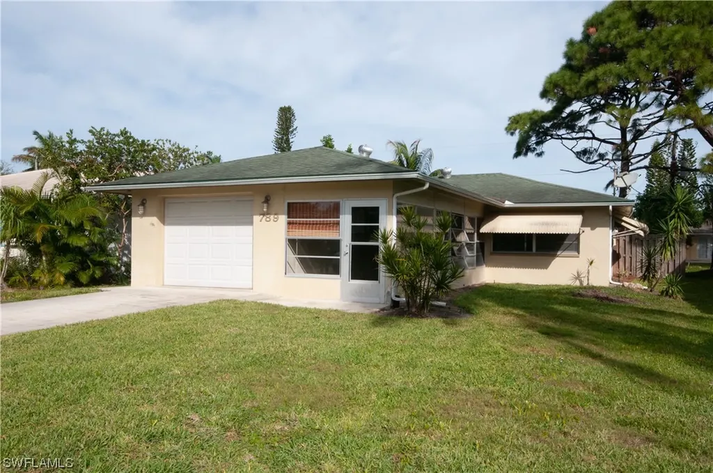 789 99th Avenue N Naples FL 34108
