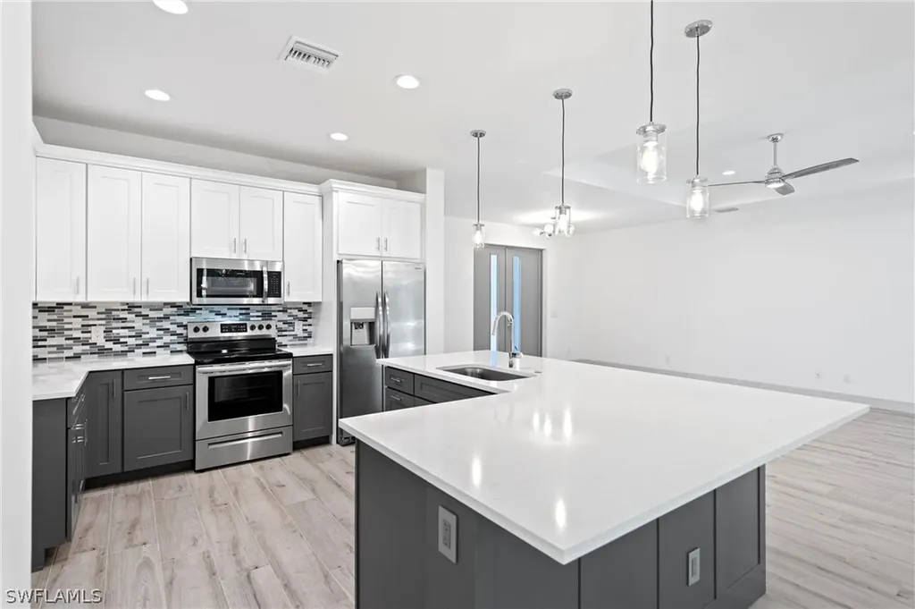 3707 Oasis Boulevard Cape Coral FL 33914