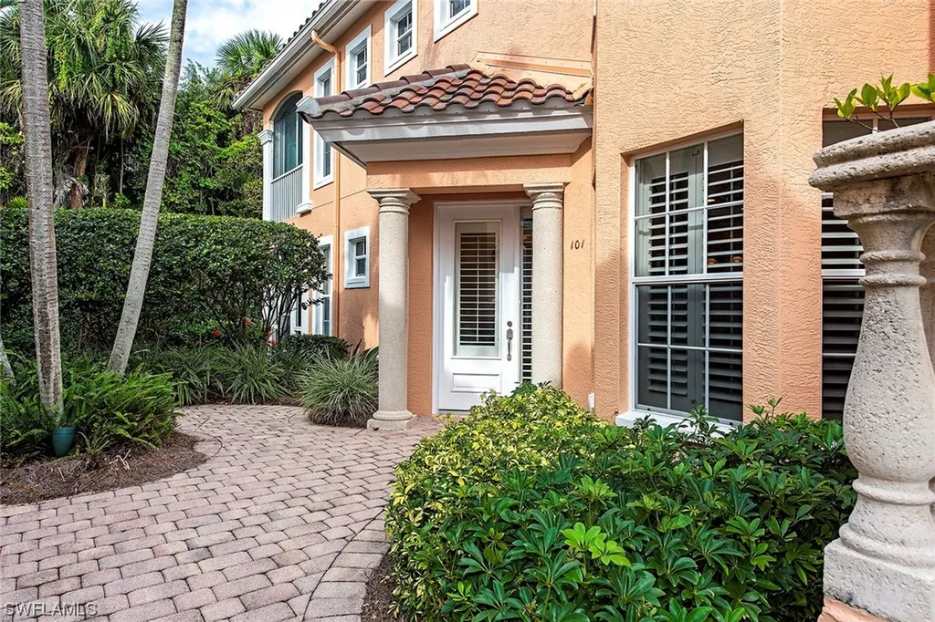 545 Via Veneto Naples FL 34108