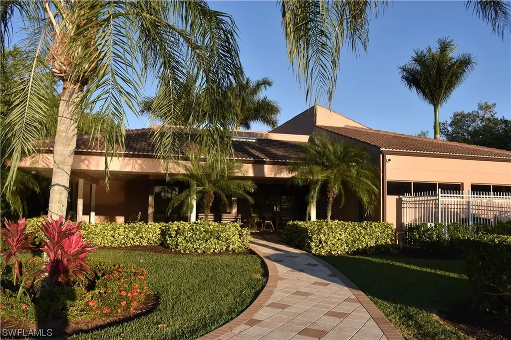 379 Melrose Place Naples FL 34104