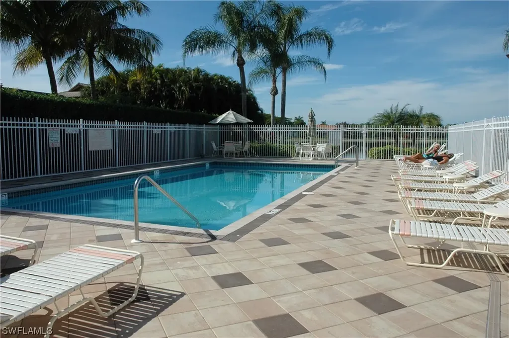 379 Melrose Place Naples FL 34104