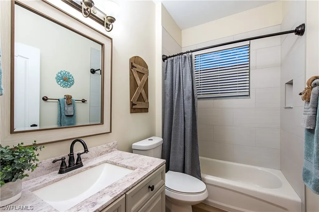 2092 Crestview Way Naples FL 34119