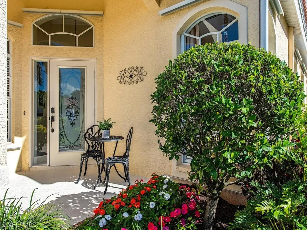 2092 Crestview Way Naples FL 34119