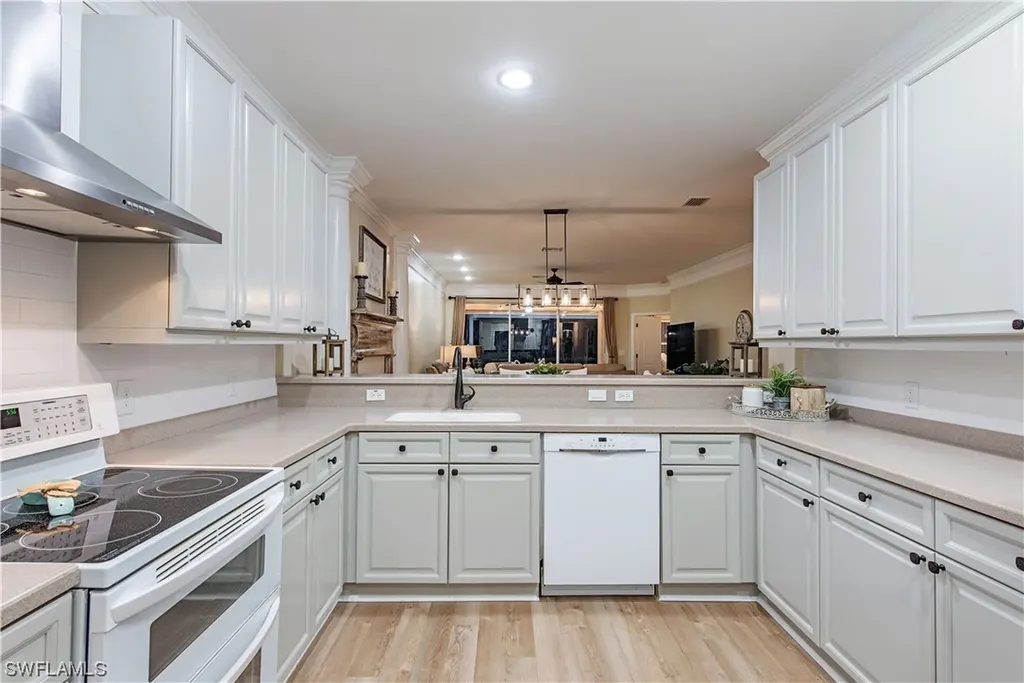 2092 Crestview Way Naples FL 34119