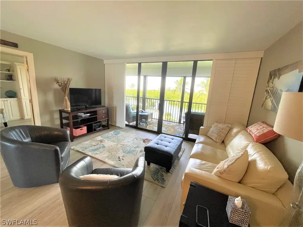 17 Bluebill Avenue Naples FL 34108