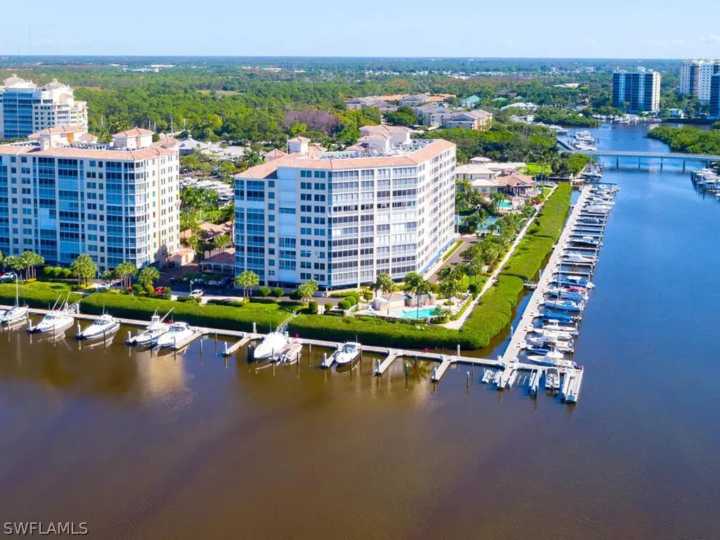 425 Dockside Drive Naples FL 34110