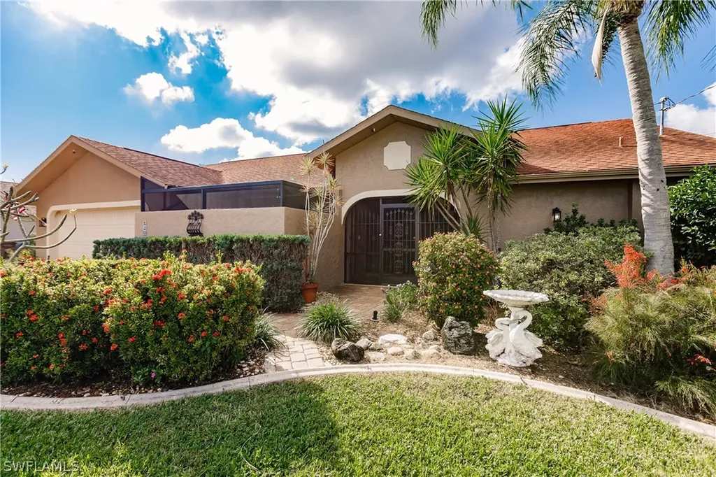 520 SE 17th Place Cape Coral FL 33990