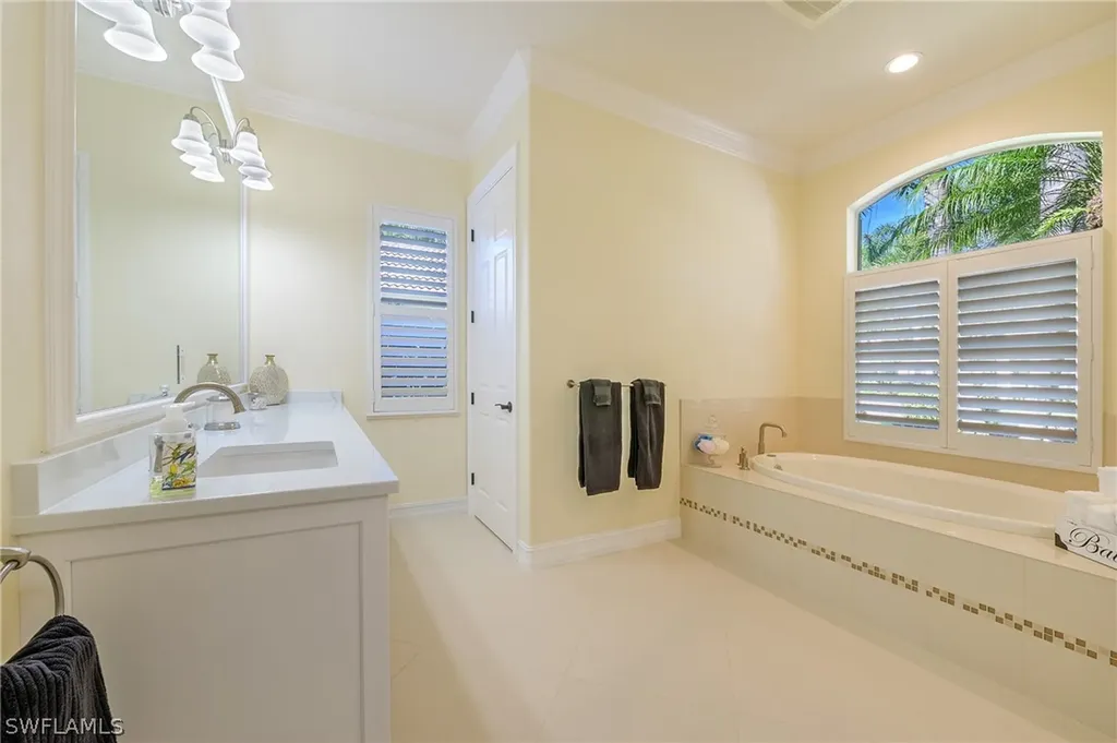 7512 Treeline Drive Naples FL 34119