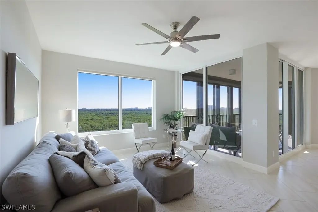 445 Cove Tower Drive Naples FL 34110