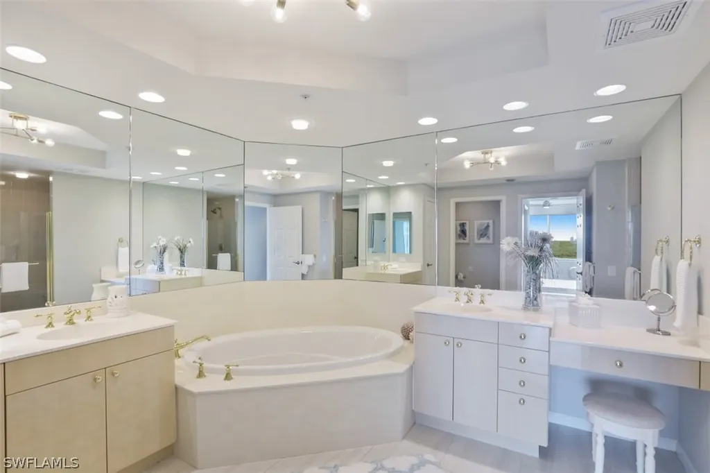 445 Cove Tower Drive Naples FL 34110