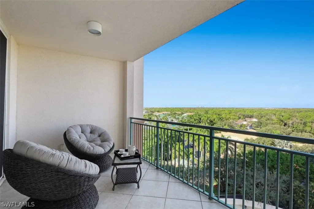 445 Cove Tower Drive Naples FL 34110
